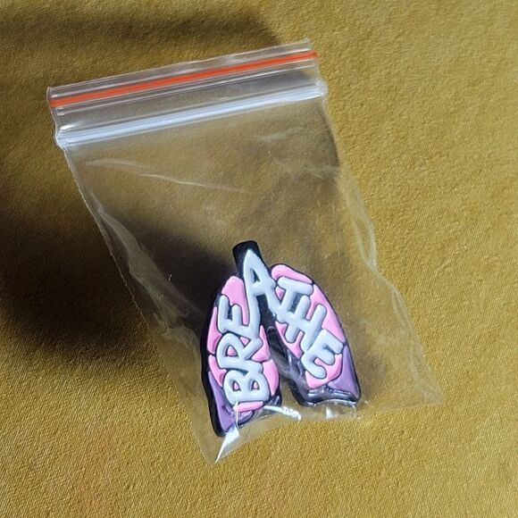 Dont forget to BREATHE Lungs Enamel Pin - Picture 5 of 9